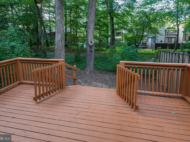 1502 Farsta Ct — Photo 27