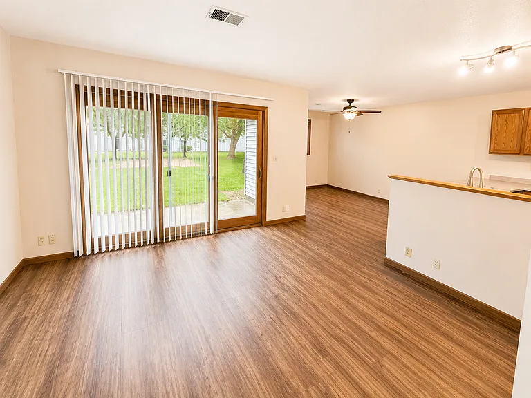1102 Heeler Ave #B — Photo 2
