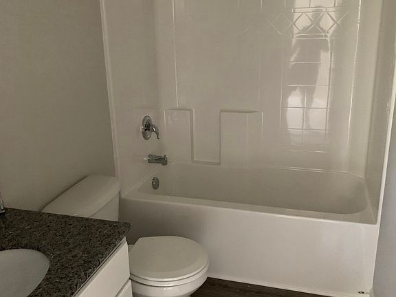 5th image of 136 Heritage Place Dr
