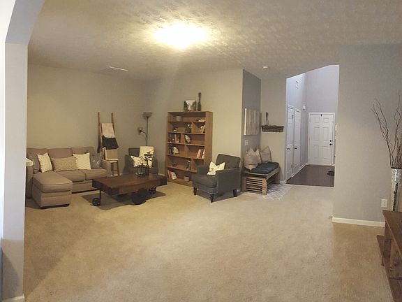 Very Spacious Living Room 