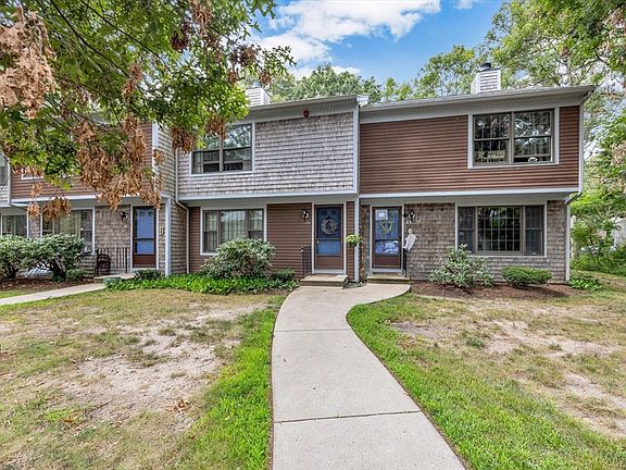 2nd image of 195 Falmouth Rd APT 2D