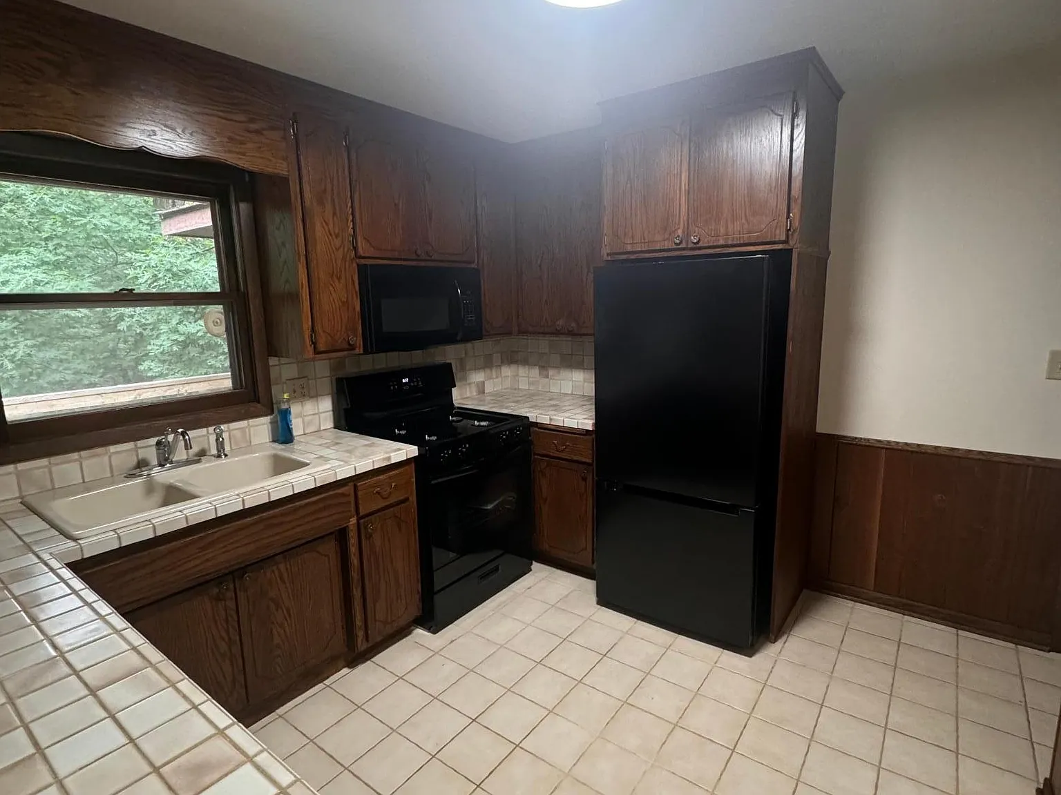 4 bed, 2.0 bath, 2191 sqft, $3,000 — Photo 4