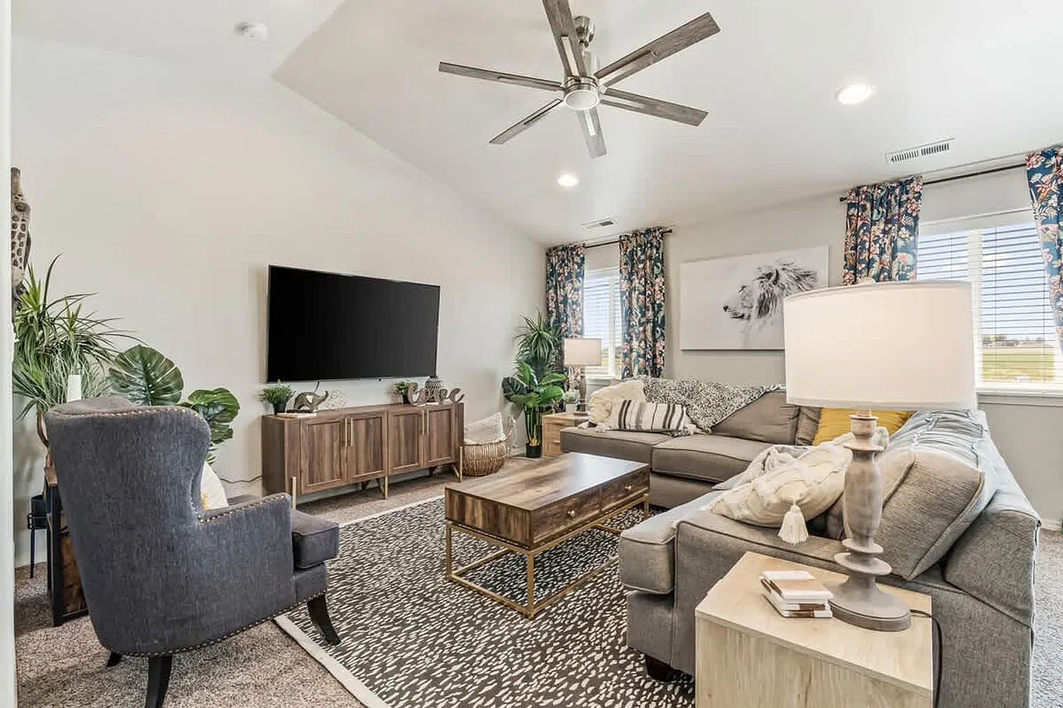 3 bed, 2.0 bath, 1399 sqft, $4,673 — Photo 2