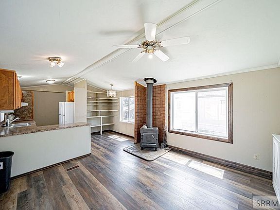 3rd image of 730 Lupine Cir