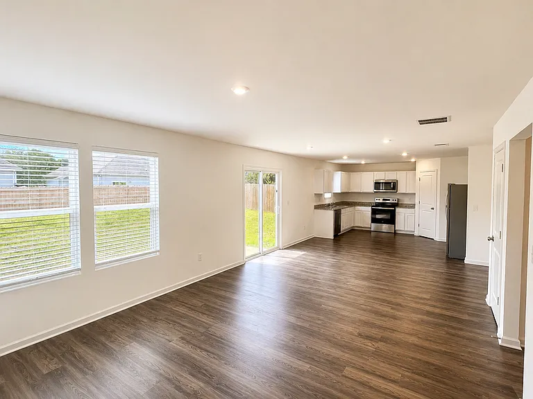 308 London Ct — Photo 4