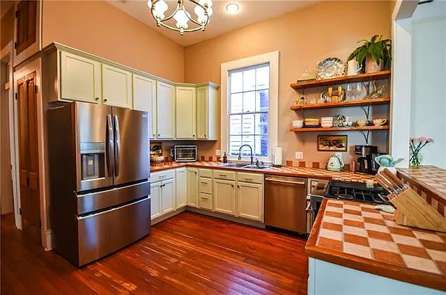 4427 Annunciation St — Photo 9