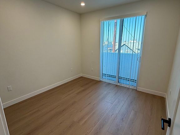 4th image of 1053 Dewey Ave Unit 2