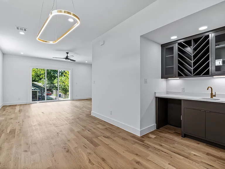 410 Avenue L #B — Photo 9