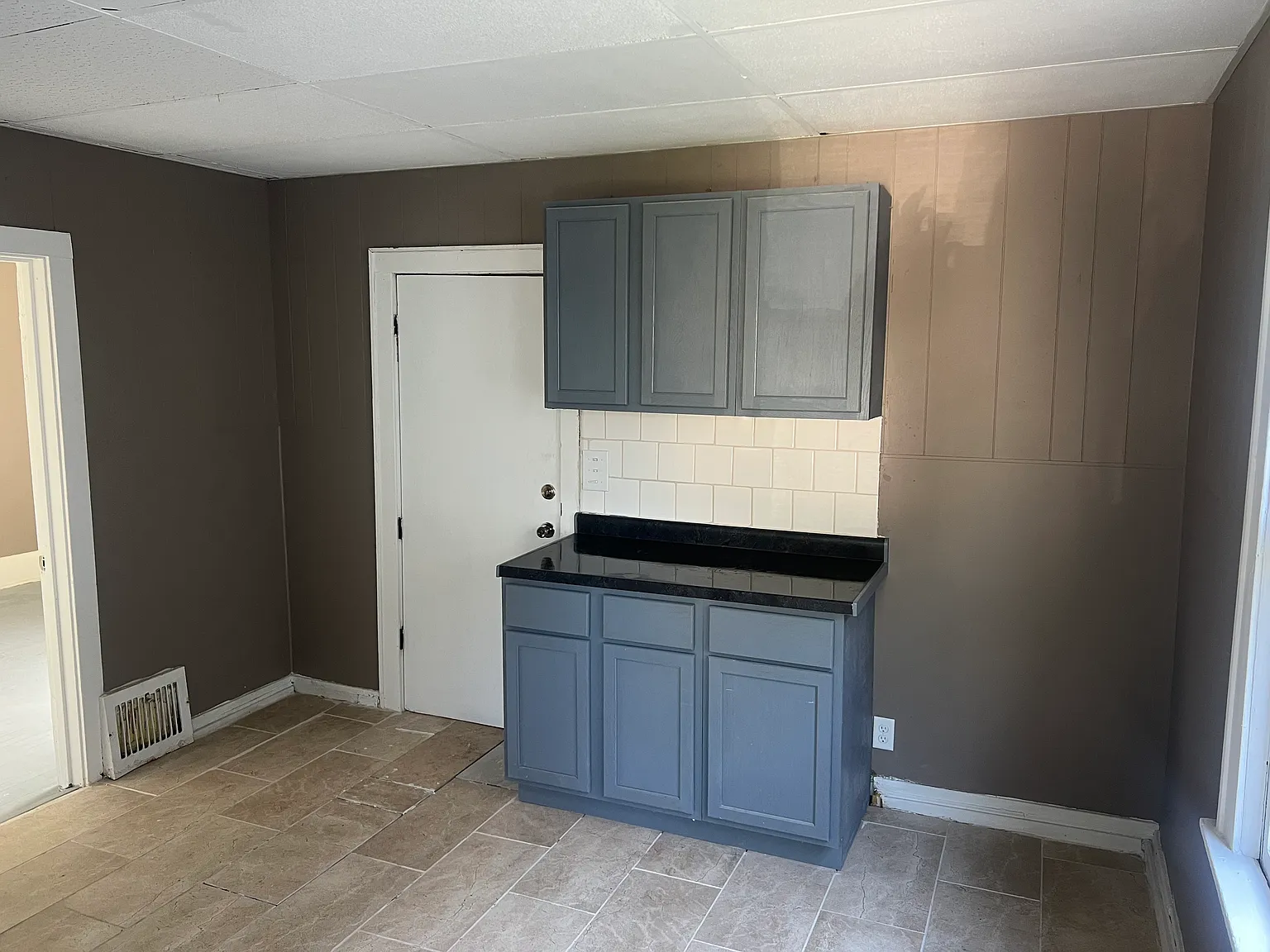 3 bed, 1000 sqft, $1,250 — Photo 4