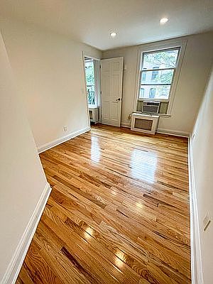 5th image of 113 W 15th St APT 4F