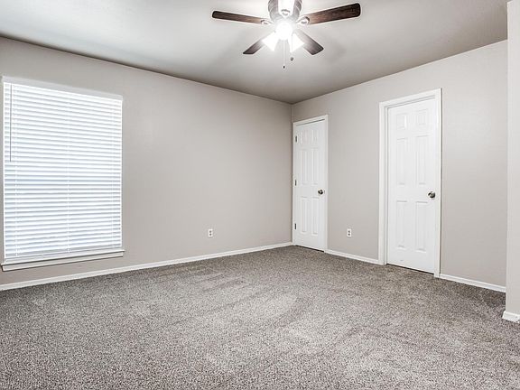 5th image of 2432 Lakeview Cir