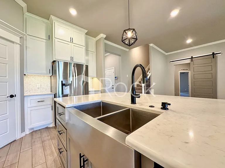 19113 Grove Pkwy — Photo 13