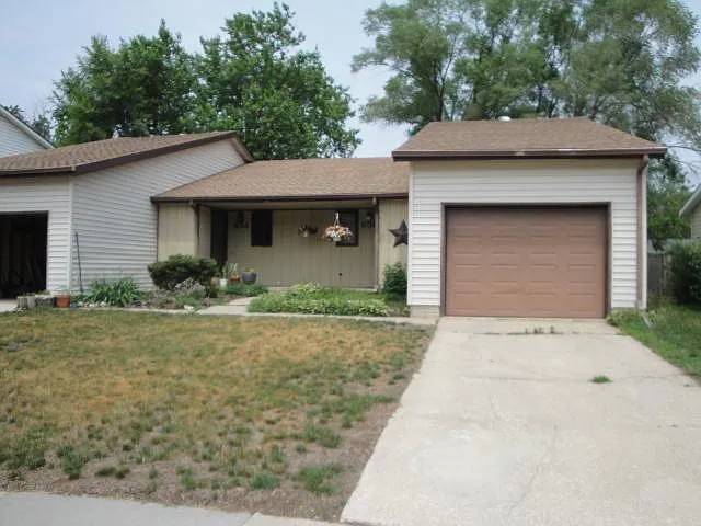 632 Lunar Ln — Photo 1