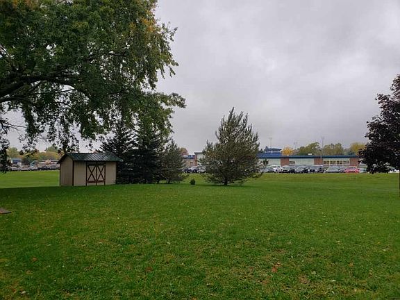 4th image of 60 Lawrence Ave