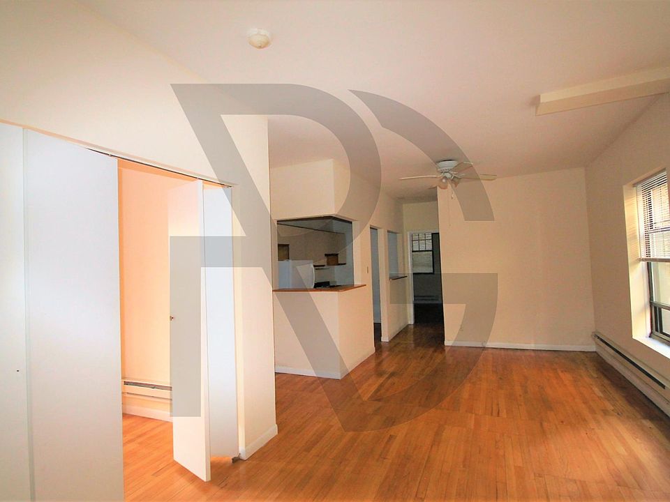 2nd image of 660 W Cornelia Ave #10MB