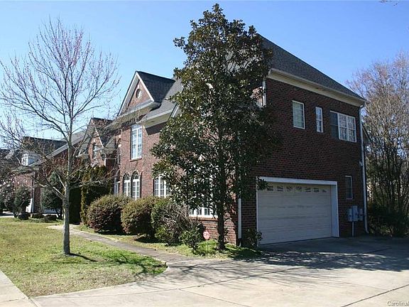 3rd image of 1318 Bershire Ln