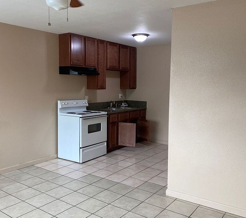1st image of 1233 E Weber Ave APT 3
