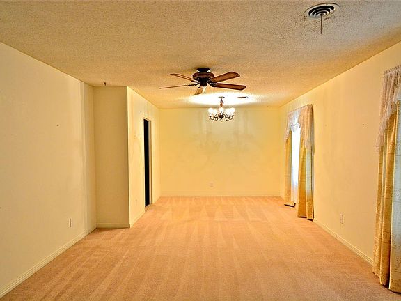 3rd image of 3660 McLean Ave