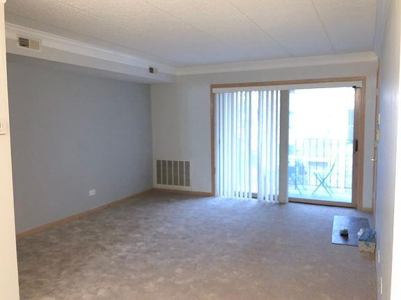 3rd image of 5419 N Milwaukee Ave #2A