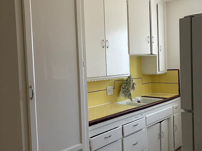 1323 N Mariposa Ave #2 — Photo 7