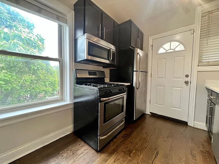 3935 W Altgeld St #B — Photo 2