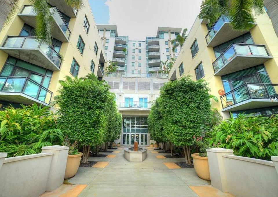 1st image of 400 4th Ave S APT 806