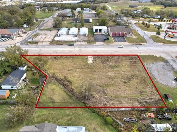 904 N 9th St, Sapulpa, OK 74066