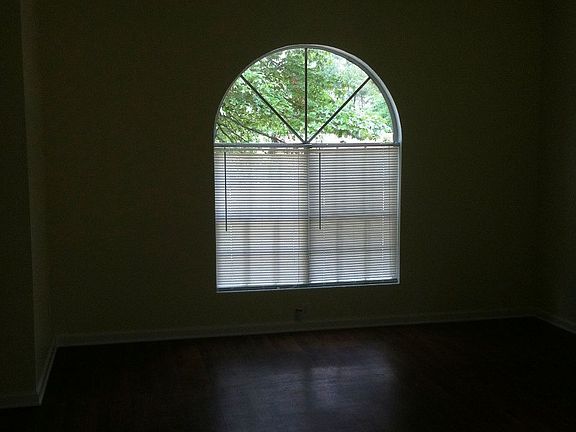 5th image of 5585 Bradley Cir