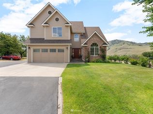 728 E Wapato Ave, Chelan, WA 98816