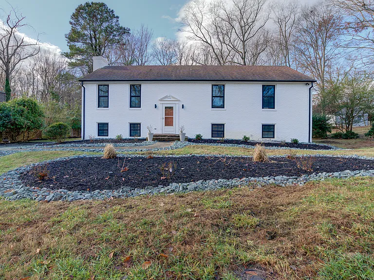403 Westmoreland Ct — Photo 1