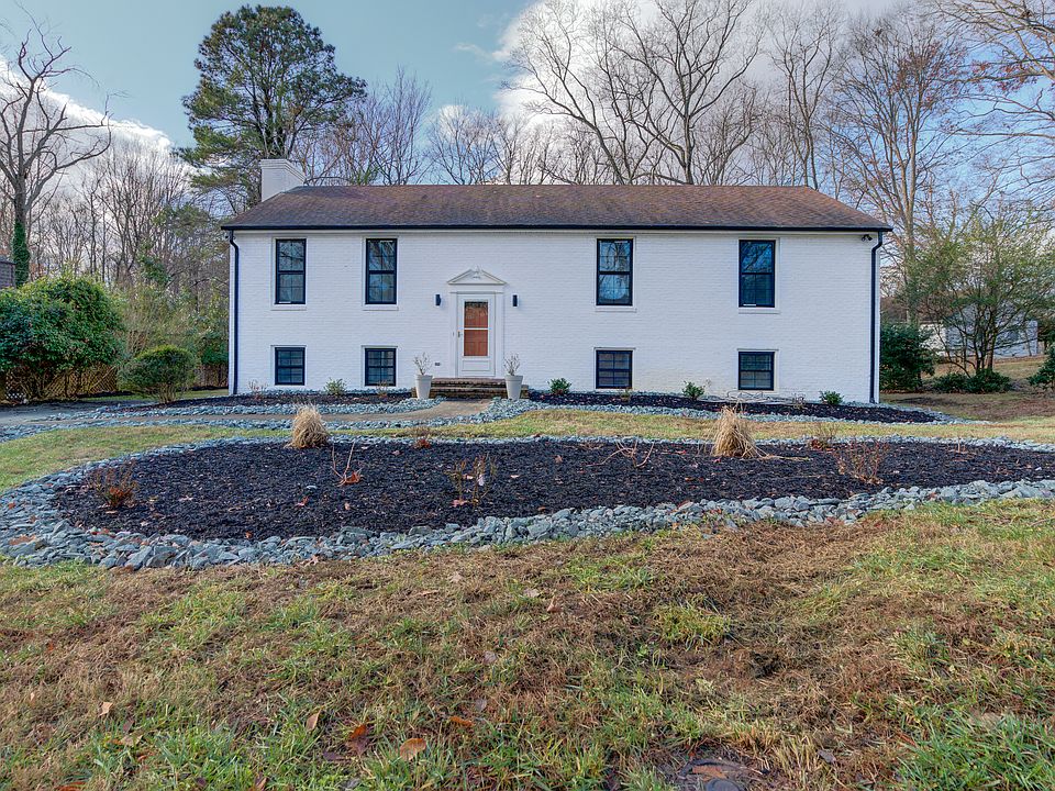 1st image of 403 Westmoreland Ct