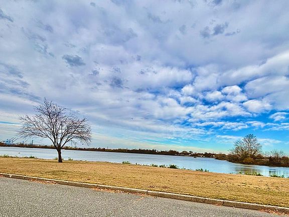 3rd image of 524 River Dr