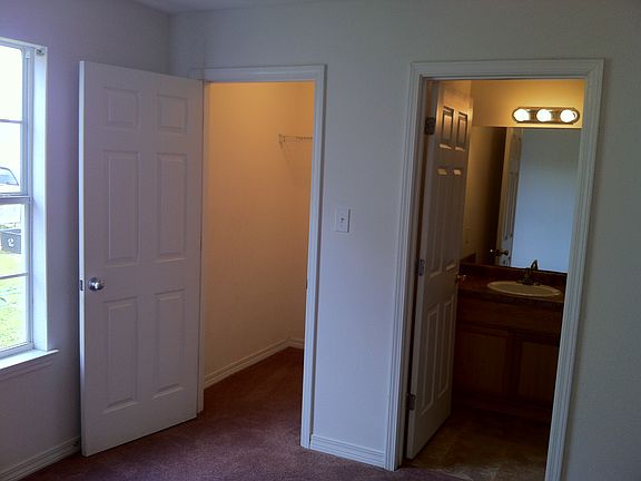 3rd image of 17234 Avondale Cir