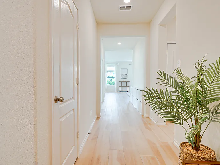 405 Club House Dr — Photo 3