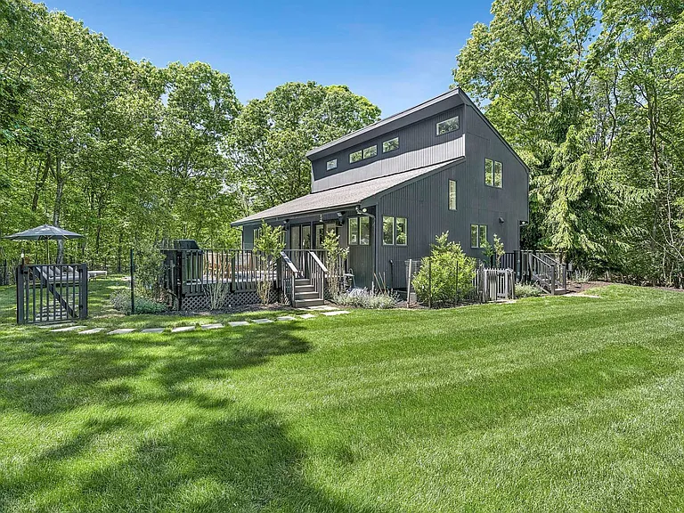 392 N Magee St — Photo 20