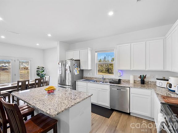 4th image of 3046 Light Ridge Ct SW