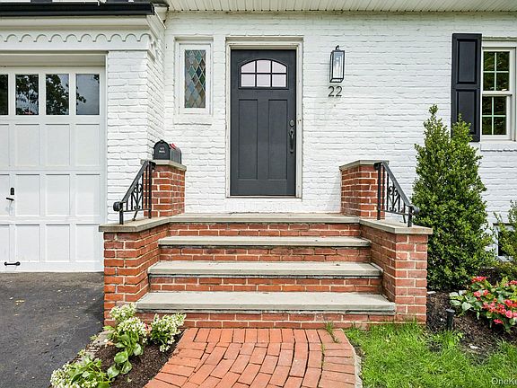 2nd image of 22 Shorehaven Lane