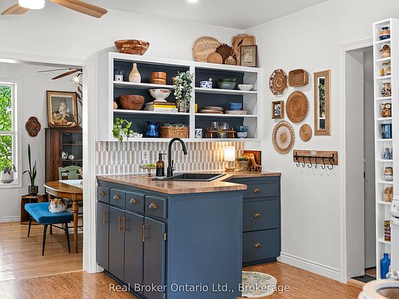 5th image of 677 Garafraxa St N