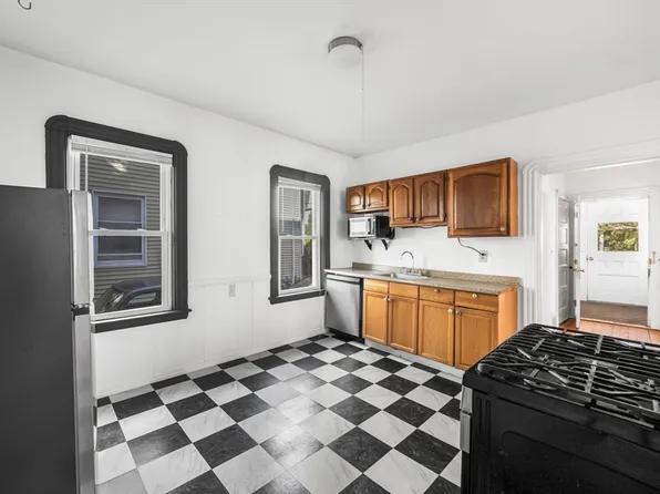 29 Victoria St, Somerville, MA 02144