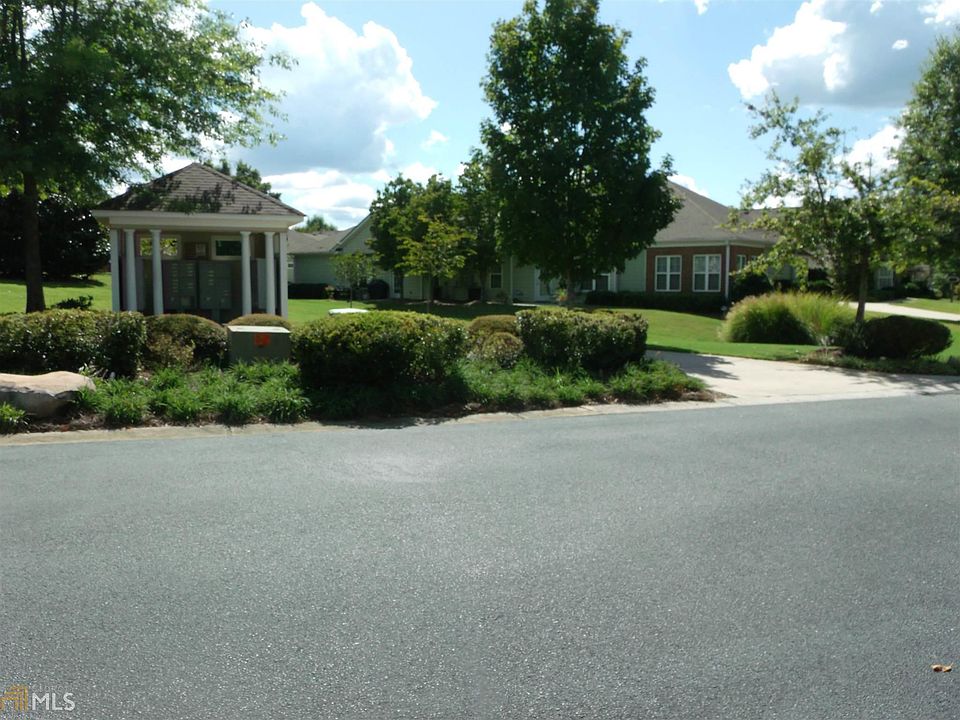 2nd image of 2702 Commonwealth Cir