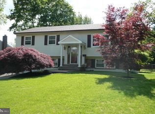 514 Overlook Dr, Warminster, PA 18974