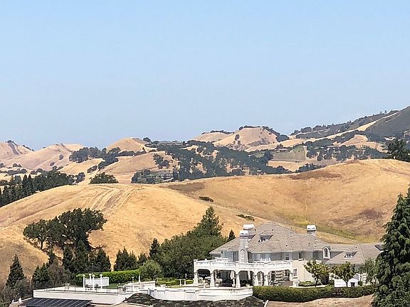 4th image of 2409 Saddleback Dr