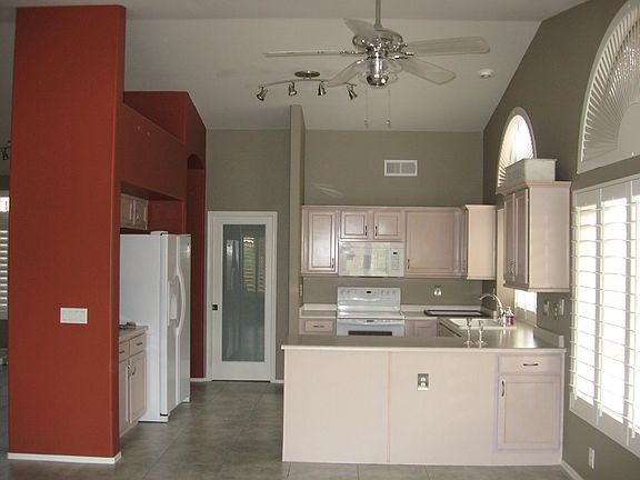 kitchen breakfast area