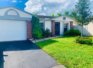 13811 Cumberland Pl, Davie, FL 33325