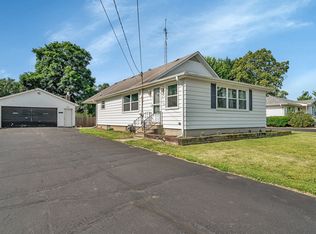 215 W Southmor Rd, Morris, IL 60450