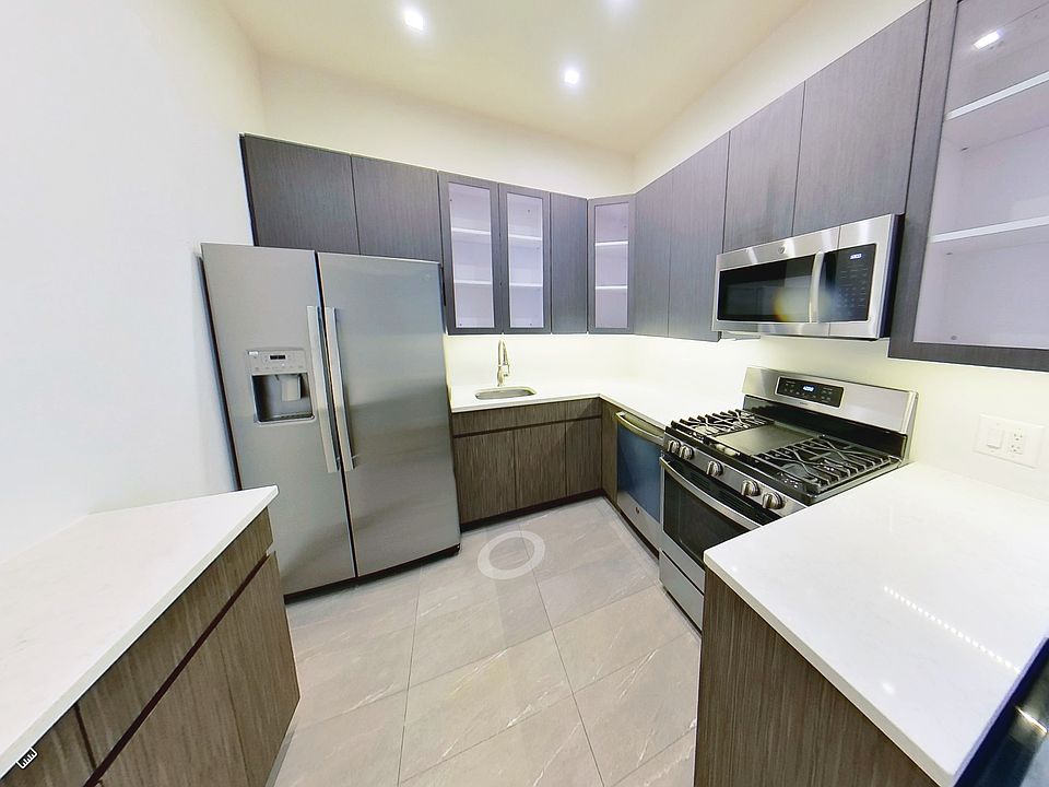 1st image of 80 Nassau St APT 2C
