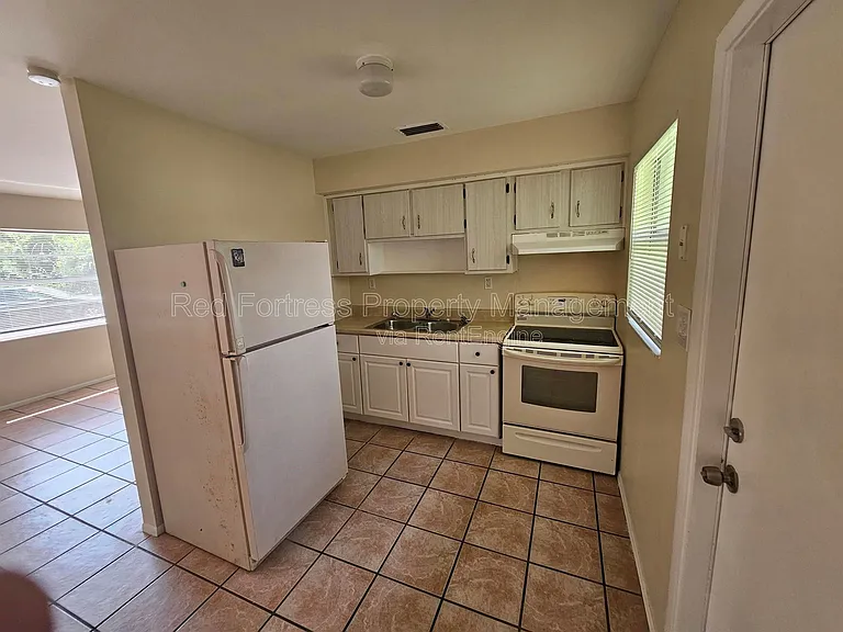 3814 Desoto Ave — Photo 5