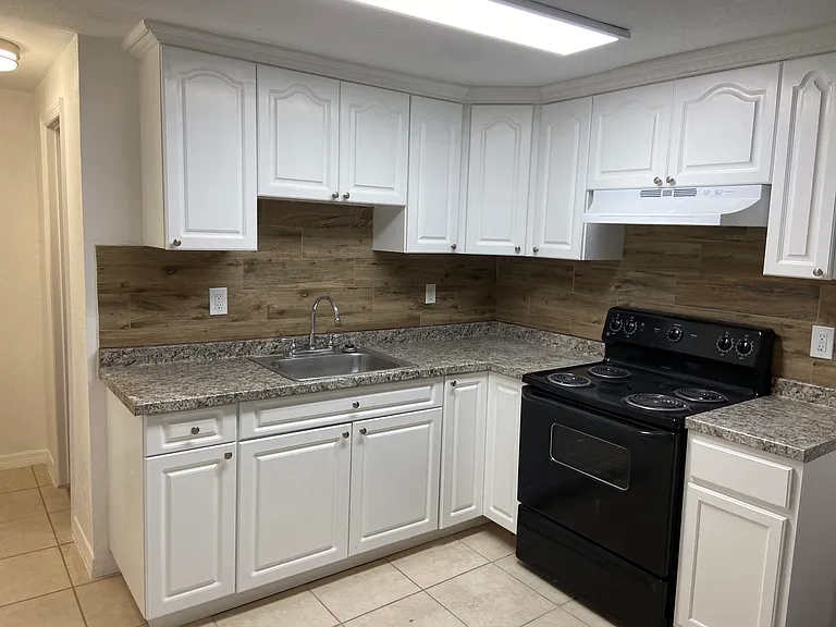 1502 S 27th St #B — Photo 11