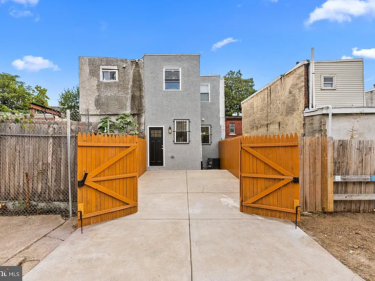 2142 N Percy St — Photo 27