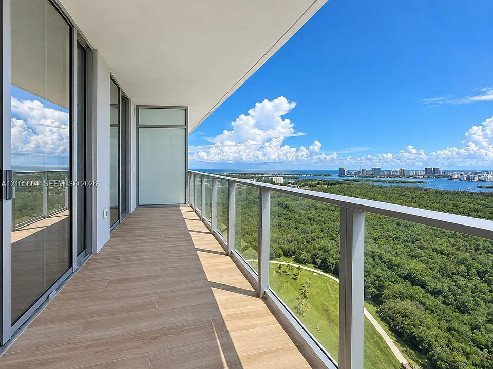 2411 Laguna Cir #2504